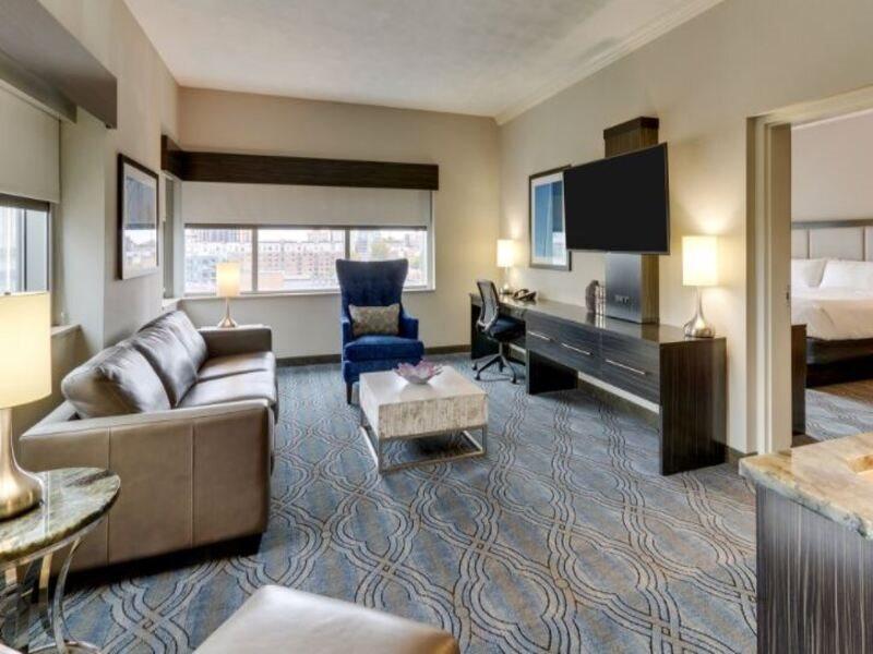 Doubletree By Hilton St. Louis Forest Park Exterior photo