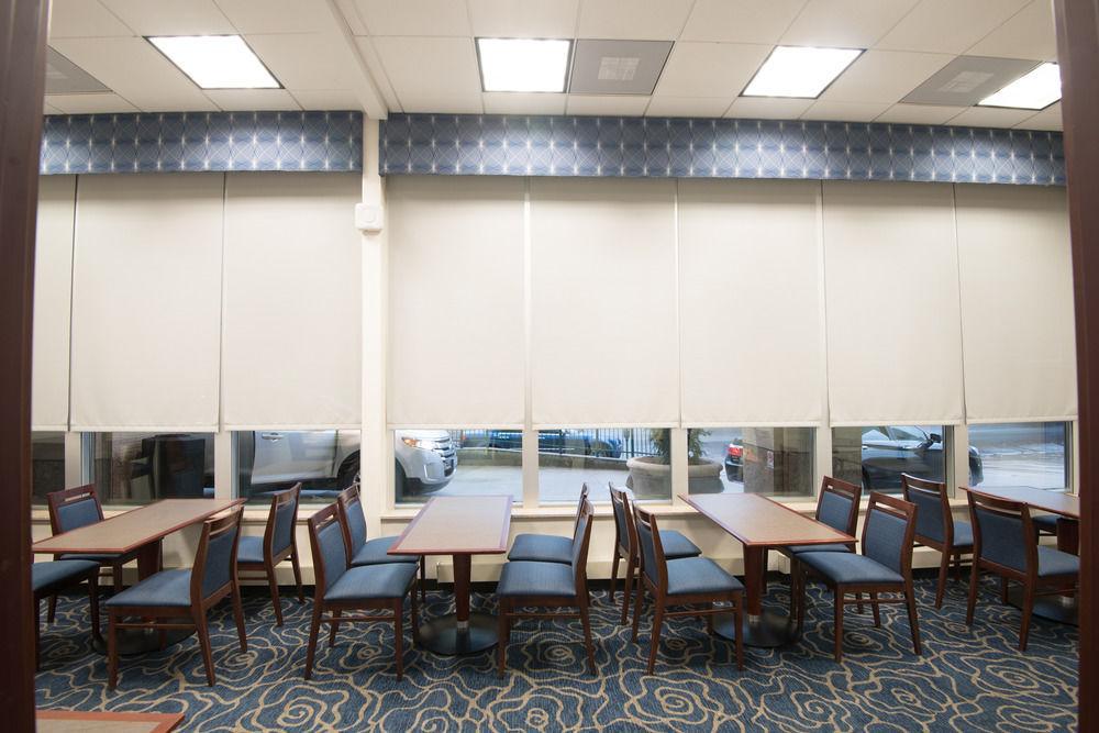 Doubletree By Hilton St. Louis Forest Park Exterior photo