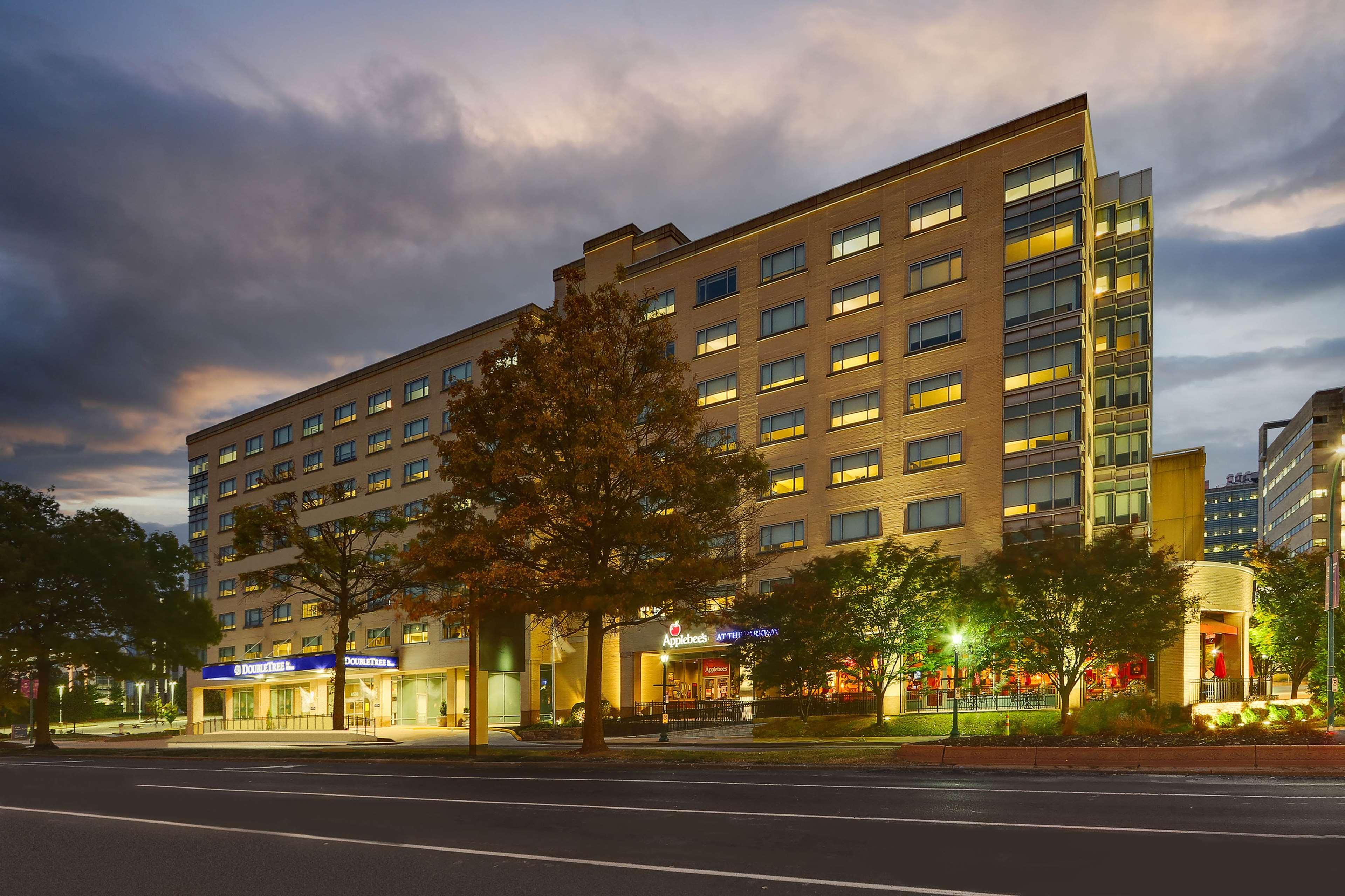 Doubletree By Hilton St. Louis Forest Park Exterior photo