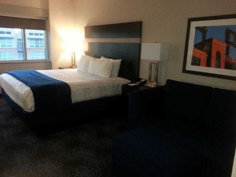 Doubletree By Hilton St. Louis Forest Park Exterior photo