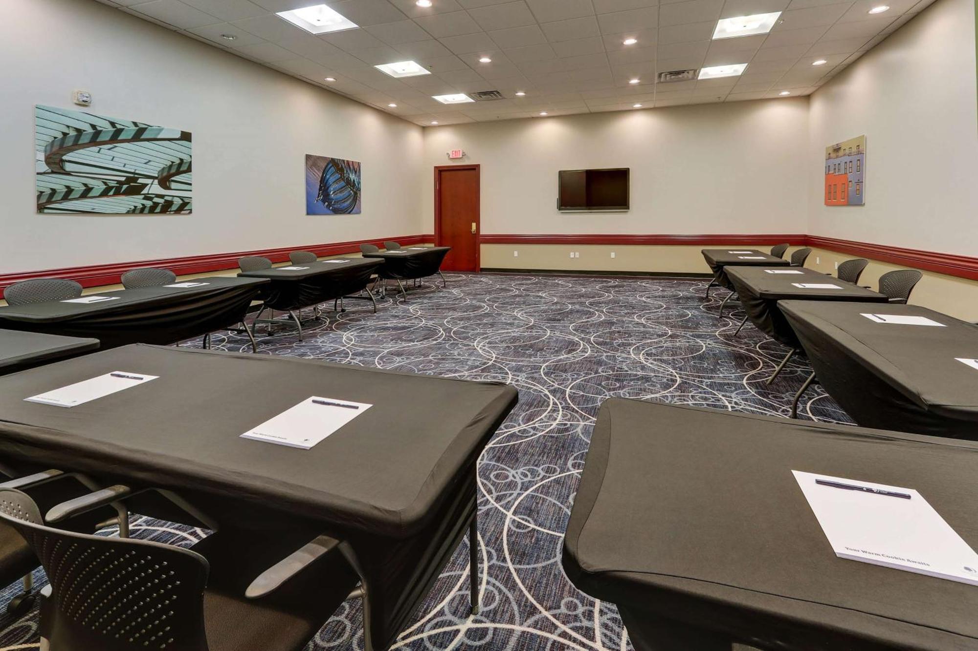 Doubletree By Hilton St. Louis Forest Park Exterior photo
